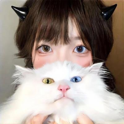 穿黄睡衣的女孩